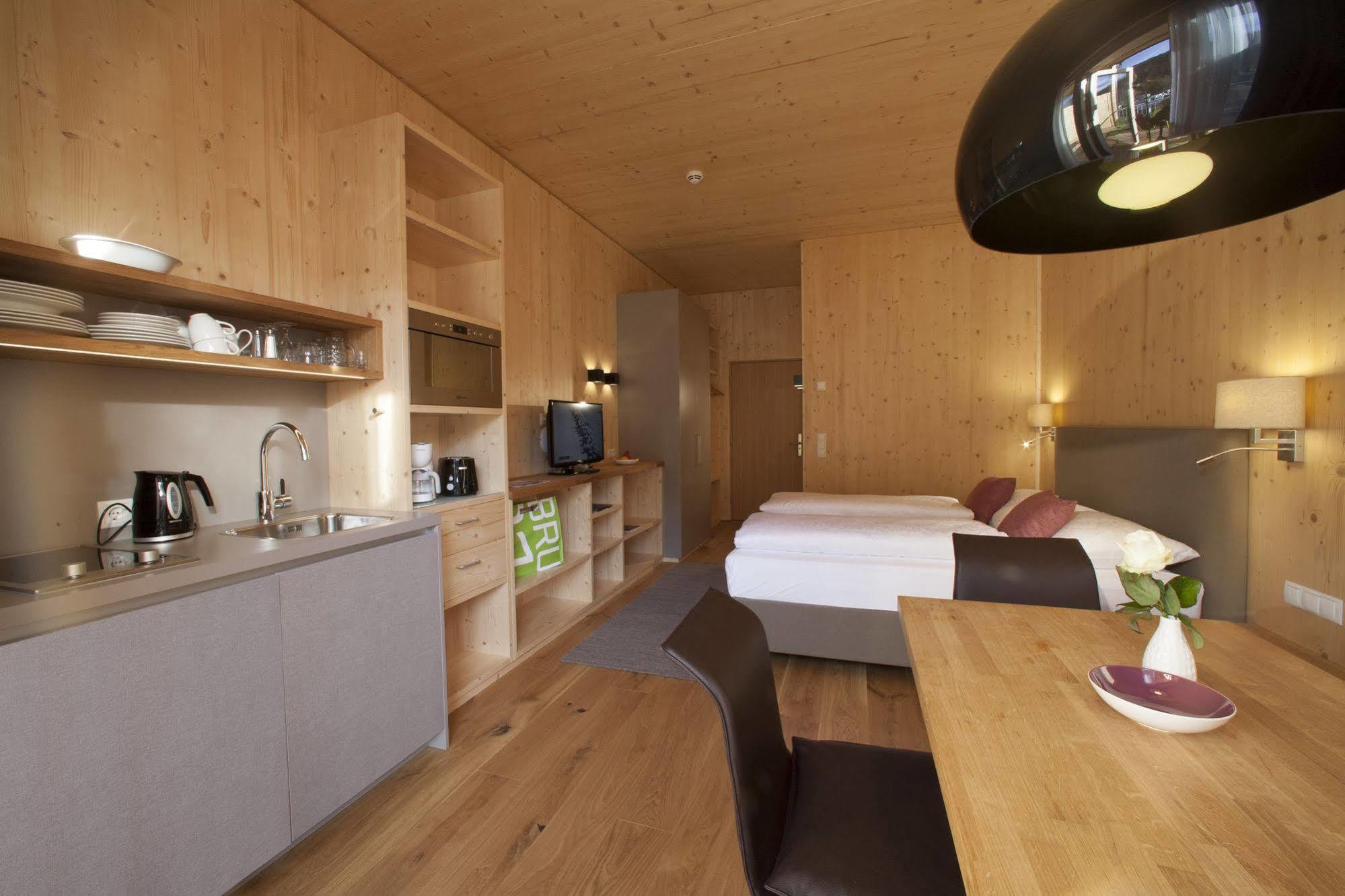 Natuerlich Hell. Aparthotel & Camping Fuegen Exterior photo