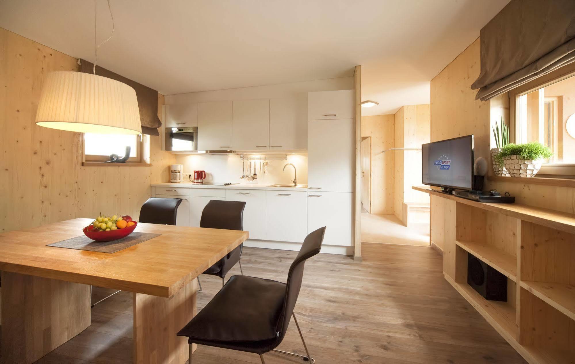 Natuerlich Hell. Aparthotel & Camping Fuegen Exterior photo
